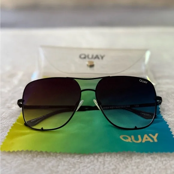 Quay Australia Black Gradient High Key Navigator Sunglasses - Picture 3 of 7